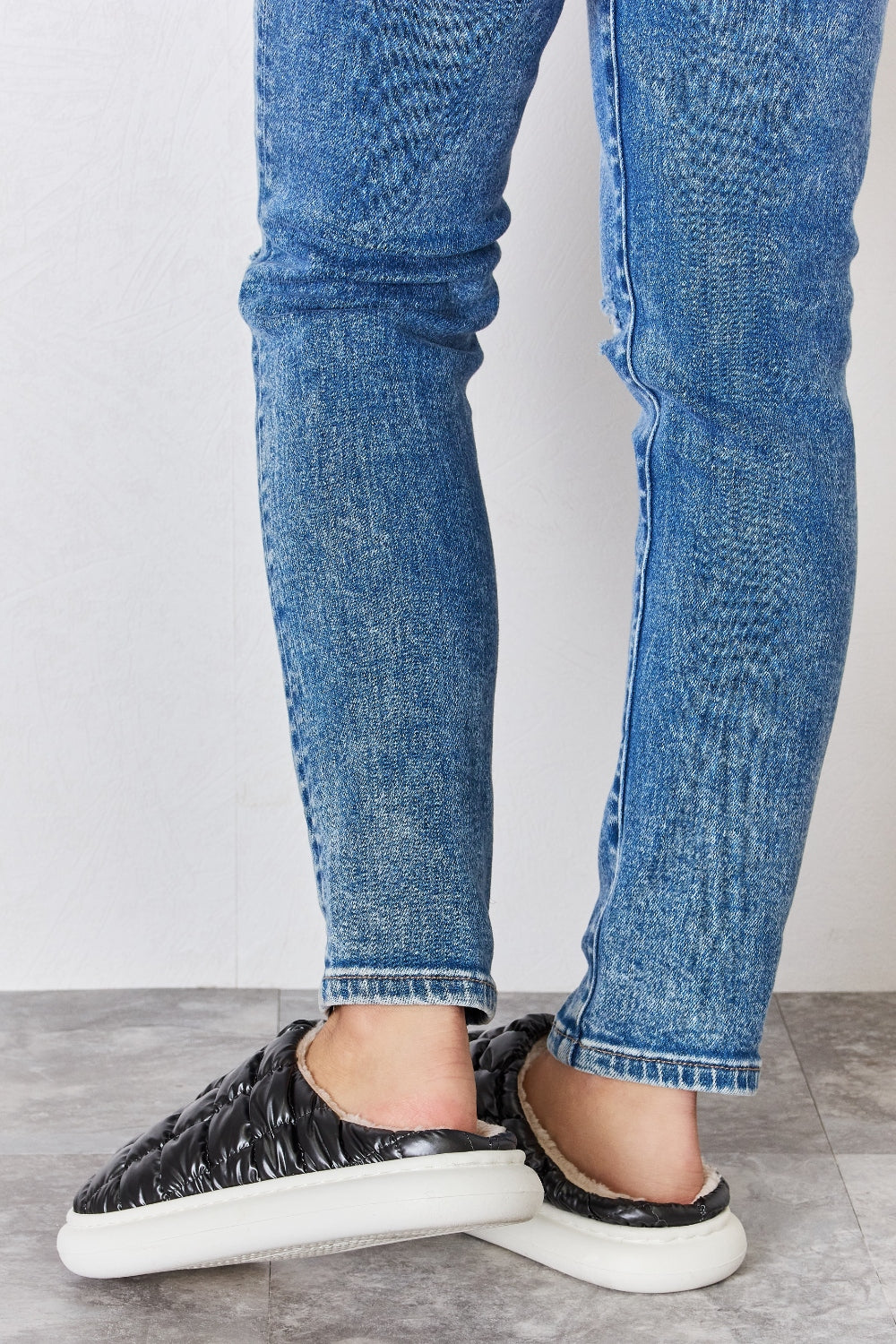 Melody Puffer Plush Slippers - Luminous Bear Shop