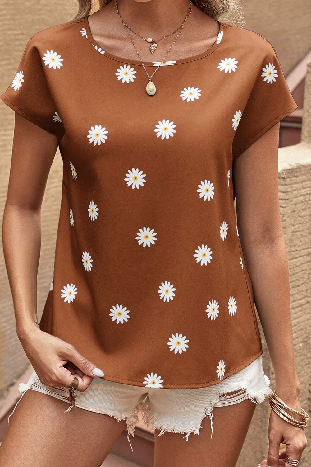 Daisy Printed Round Neck Short Sleeve Blouse - Luminous Bear